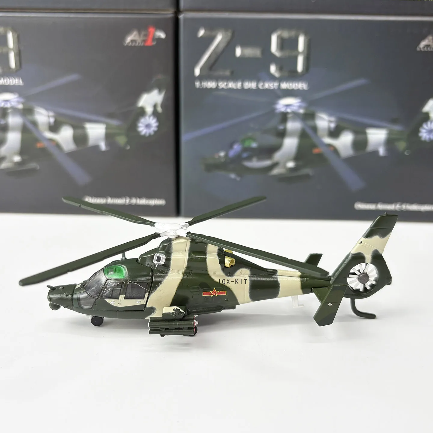 1:100 스케일 Z9 프로펠러가있는 무장 항공기 스트레이트 9 모델 WZ-9 Z-9 돌고래 헬리콥터 금속 모델 장난감 어린이 선물