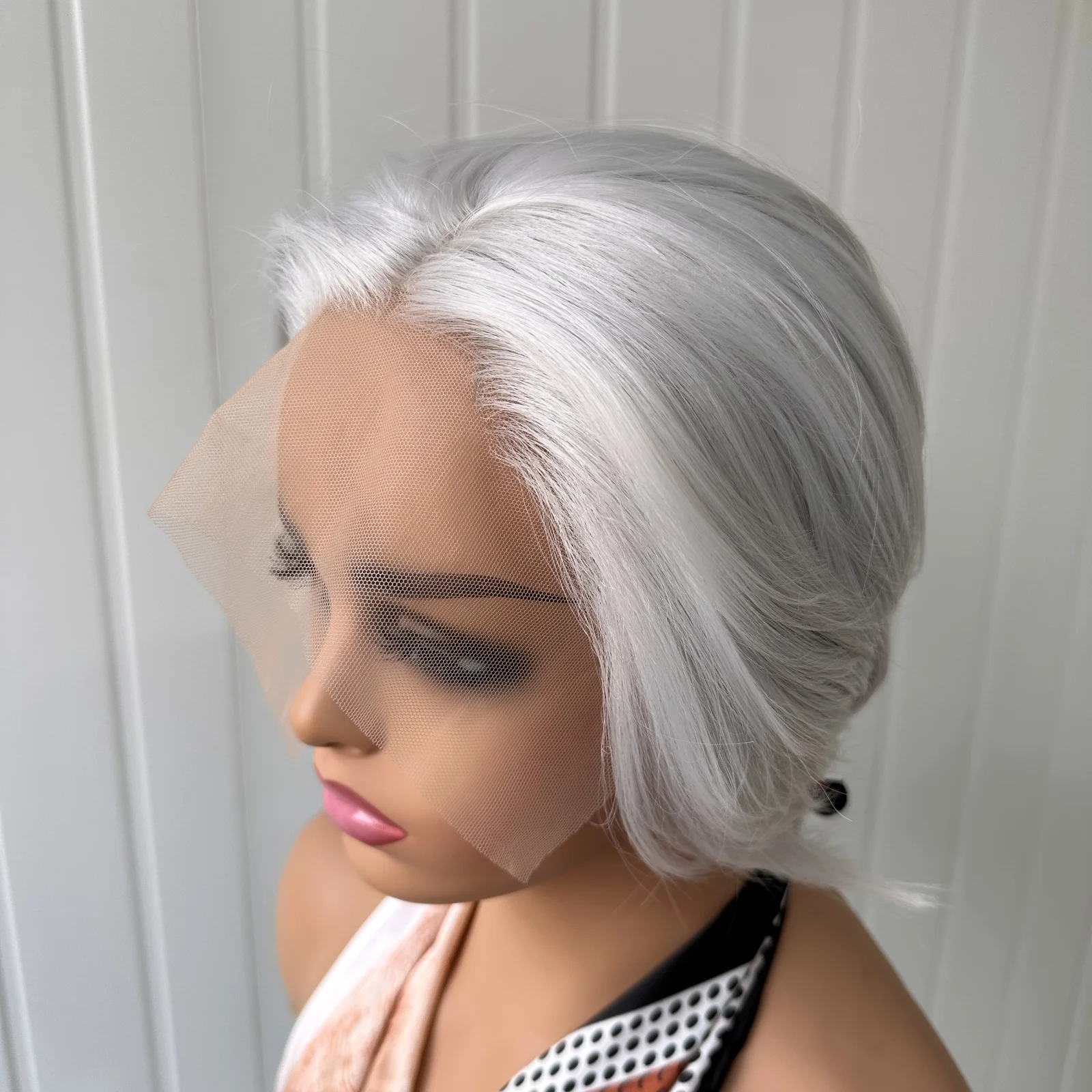 女性のためのモダンな合成レースフロントウィッグ、ピクシーカット、ショートボブウィッグ、グロレス、レイヤー、ストレートヘア、シルバーグレー、デイリー