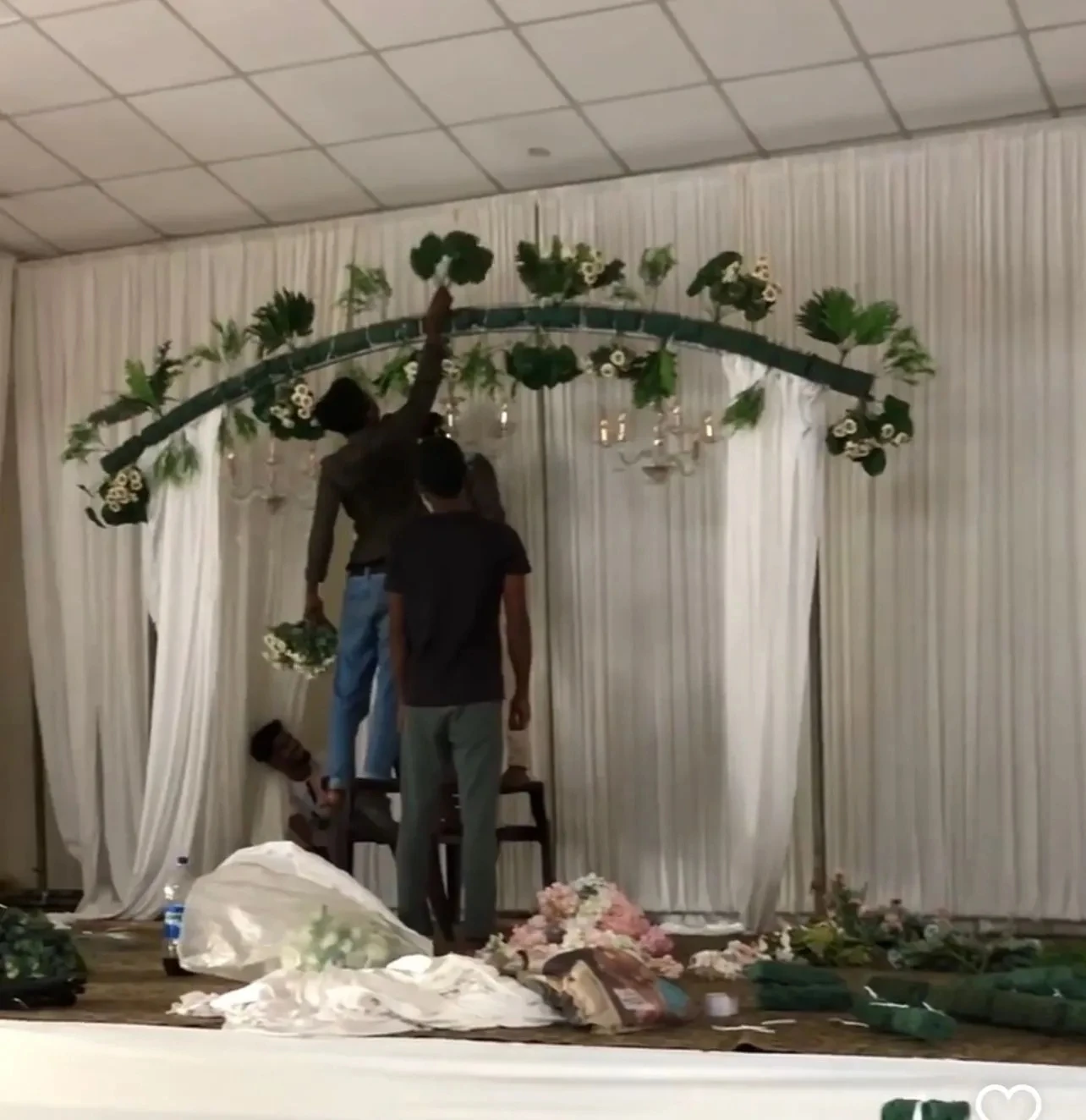 1 Stück Modischer Pavillon Willkommensbogen aus Spitze für Outdoor-Rasenpartys, Blumenbogen, Hochzeitshintergründe, Blumenreihe, Girlande, Banner, Fahne – Detail 2