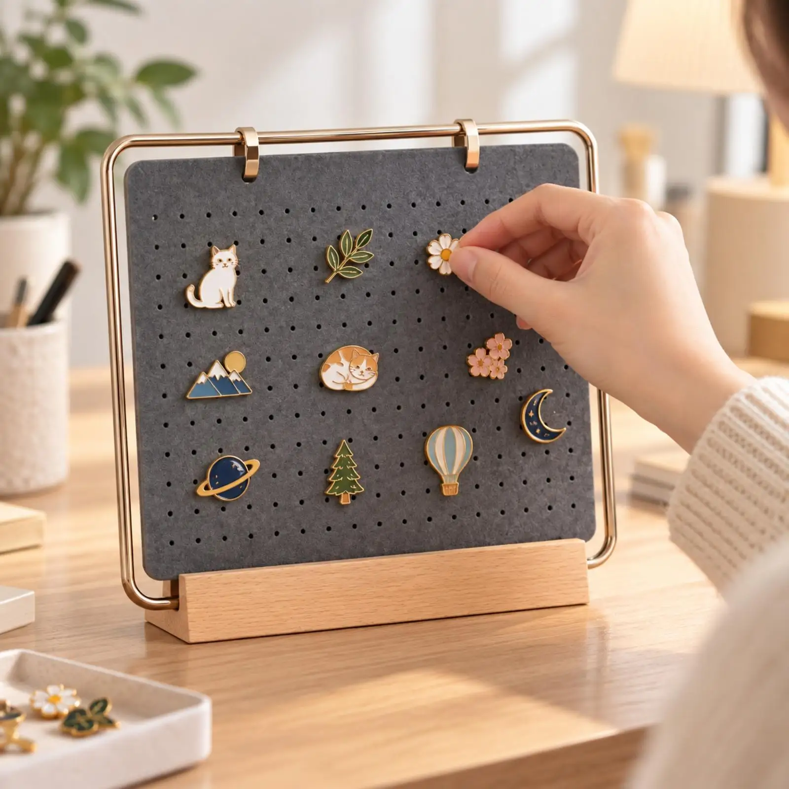 Compact Pin Display Book Organizer Felt Brooch Holder Wooden Stand for Enamel Badge Collection Tabletop - view 3