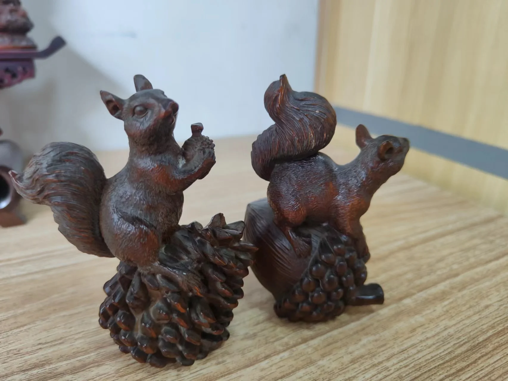 Chinese boxwood squirrel statue animal statue decoration 1 pair