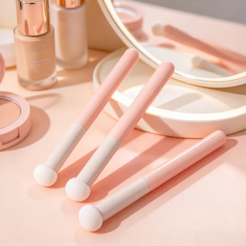 Mushroom Head Sponge Concealer Brush Soft Makeup Detail Brush for Under Eye Tear Trough Smile Lines Foundation Coverage