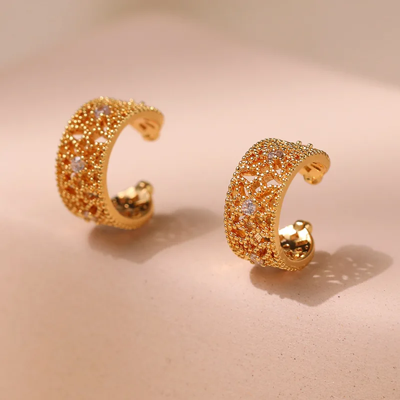 

Letter C Vintage Style Women Small Earbone Clip with No Earhole Copper Plated 18K Gold Exquisite Zirconia Clip On Earrings