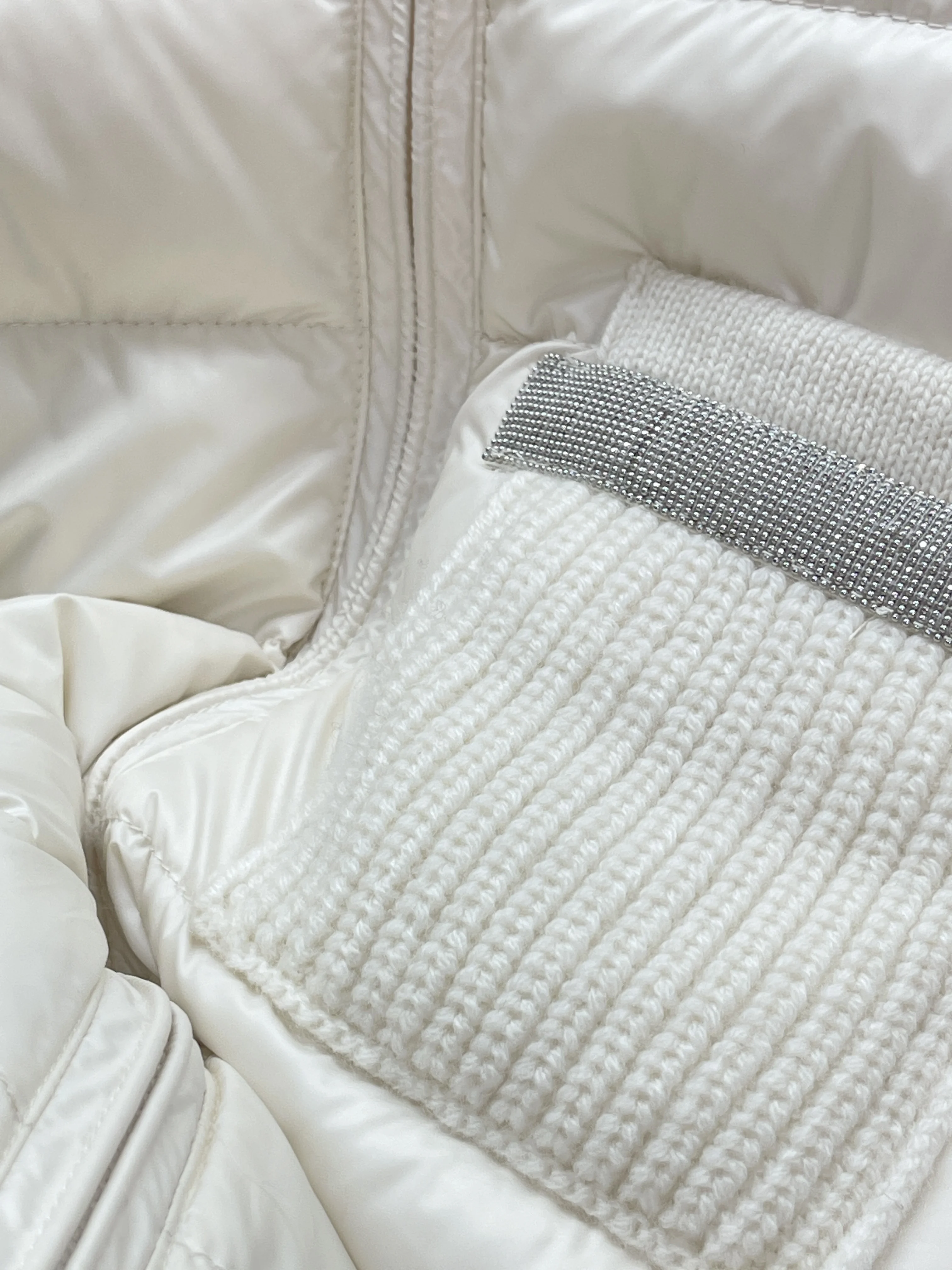 가을과 겨울 여성용 캐시미어 니트 고급 거위털 조끼 패셔너블하고 다재다능한 캐주얼