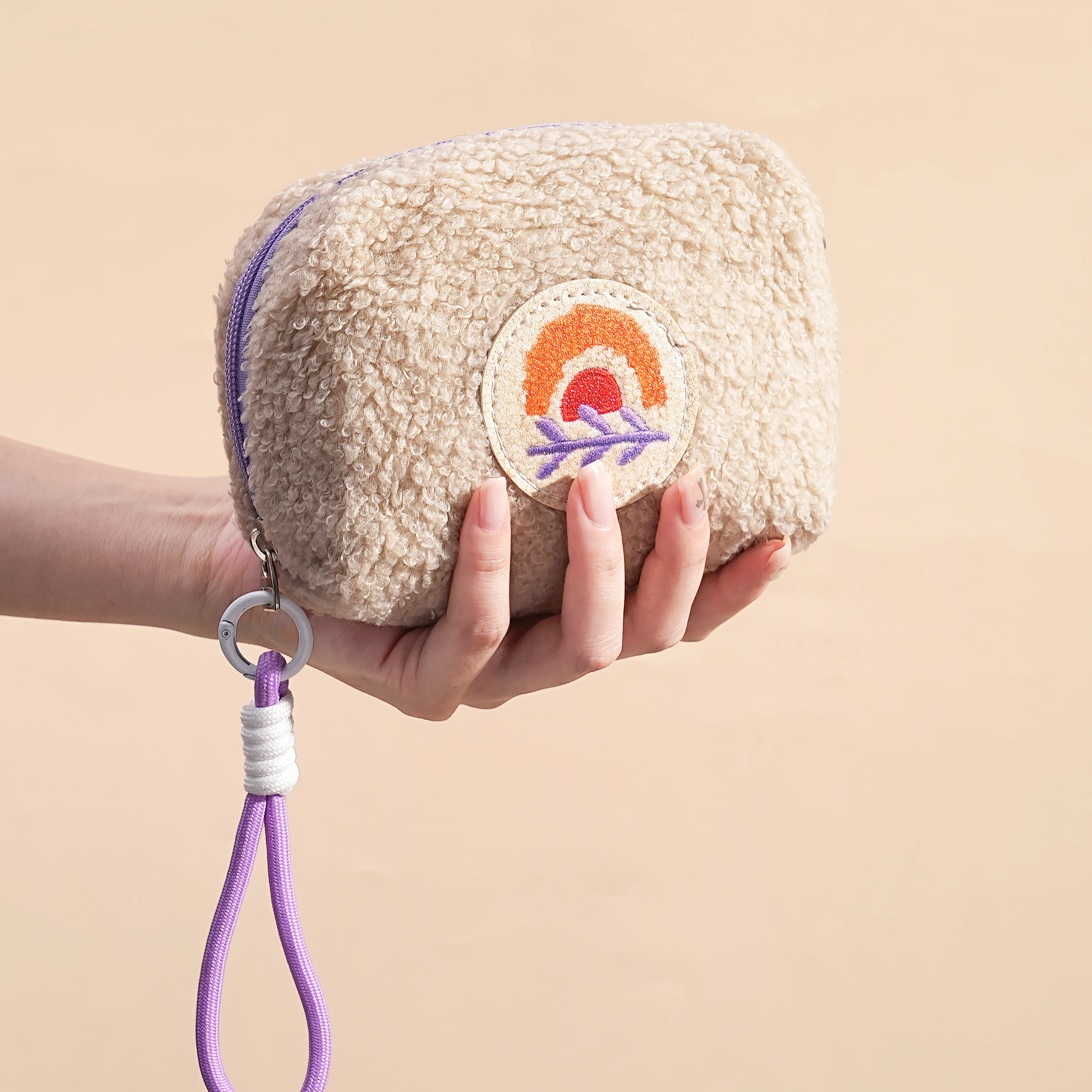 adoravel-bolsa-de-maquiagem-portatil-de-veludo-teddy-armazenamento-de-absorventes-higienicos-bolsa-de-pulso-conveniente-par