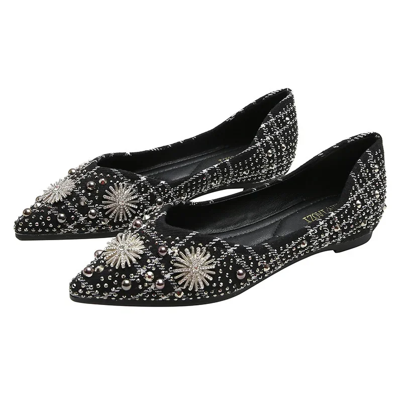 Mocassini piatti da donna moda rivetti con strass scarpe da lavoro Casual mocassini con fondo morbido leggero femminile Plus Size scarpe da barca