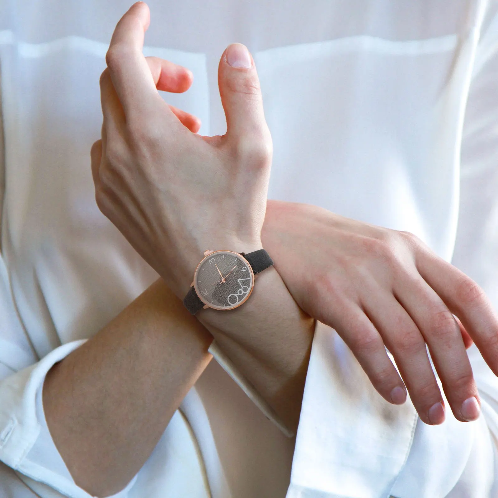 

Quartz Watch Women Wrist Adjustable Imitation Classic Ladies Watches Stainless Steel Buckle Durable