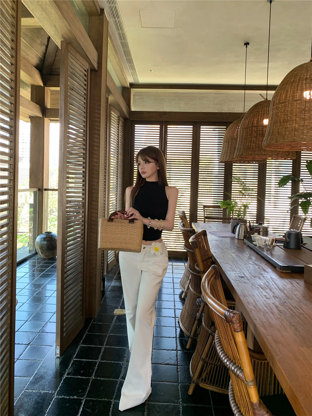Vaqueros blancos de cintura baja con corte de campana para mujer, pantalones largos adelgazantes de verano, estilo americano, pierna recta, estilo casual, color liso.