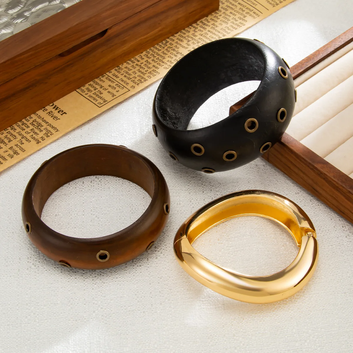 غير النظامية غلو ميلارد القهوة الأسود خشبية الكفة أساور الشرير الجولة هندسية واسعة أساور مكتنزة أساور Mujer مجوهرات