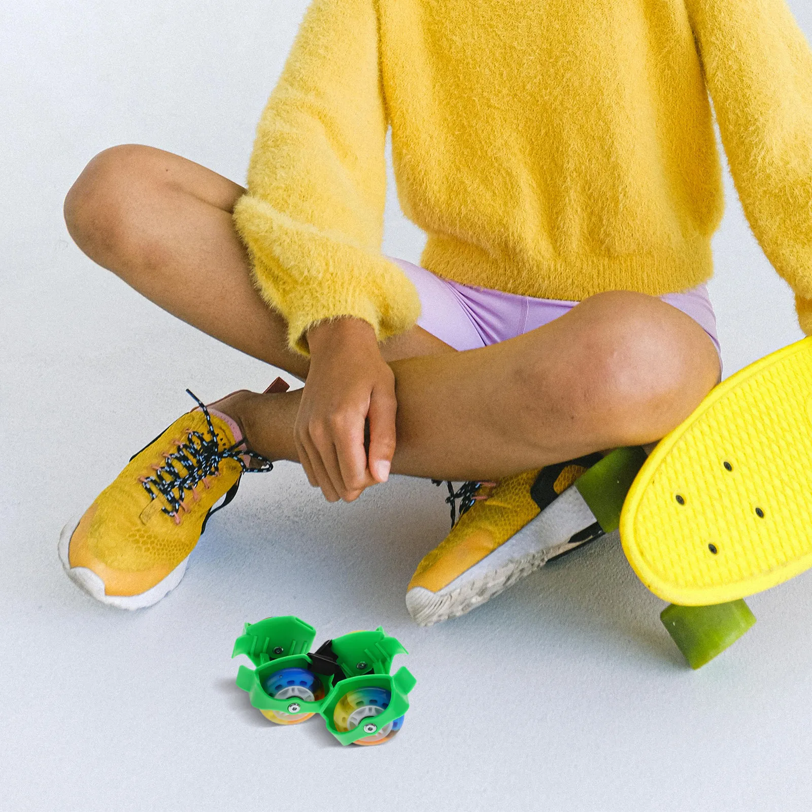 

1 пара регулируемых роликовых коньков с подсветкой для детей, для начинающих, для улицы, с высокой устойчивостью, двухколесная конструкция, удобные