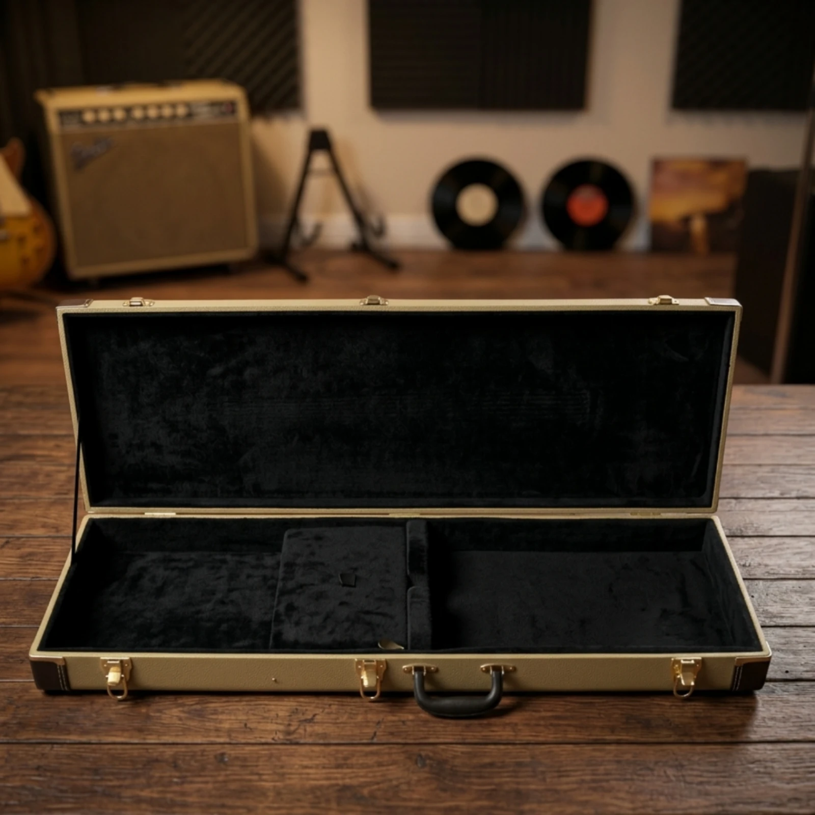 Electric Guitar Hard Case Safeguarding Guitar Case with Lockable Latches Heavy Duty Soft-Lined for Guitarists, Travel, Gigs