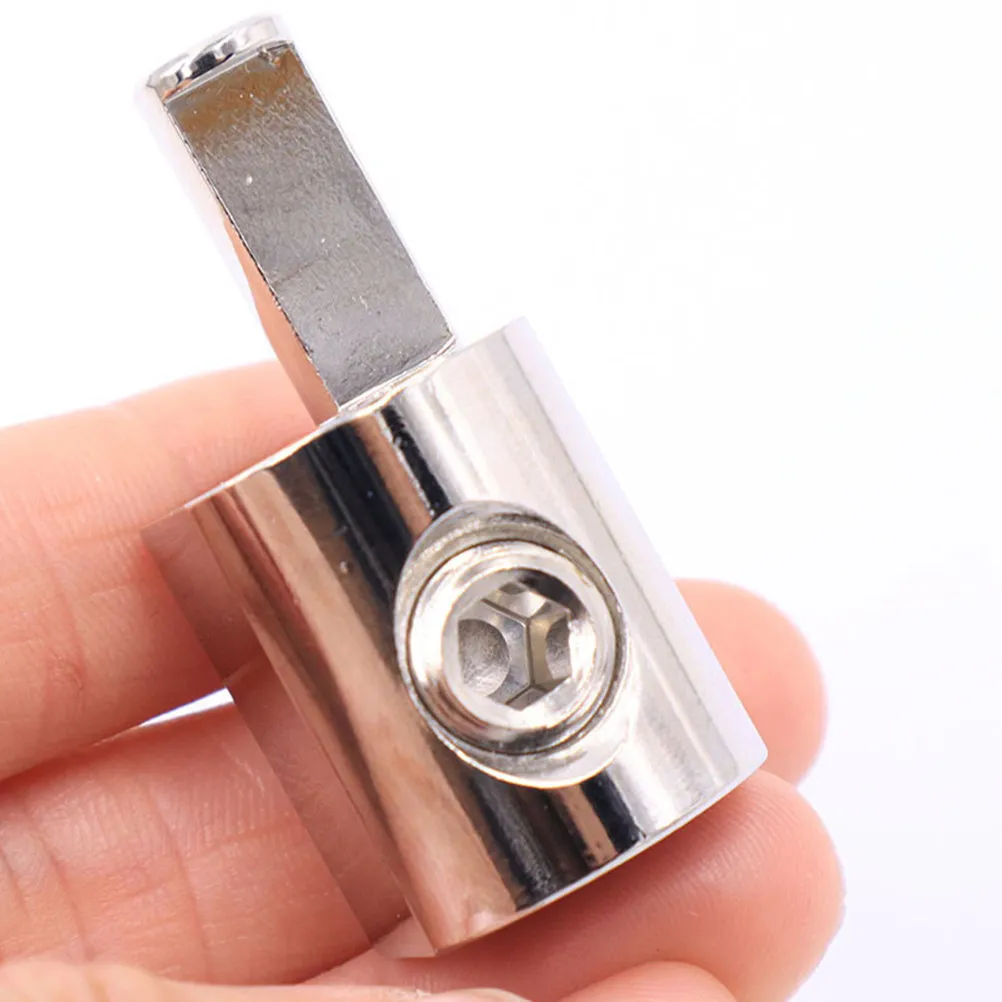 

Комплект для подключения автомобильной антенны: 2 пары переходников с 0-го к 4-му калибру, редуктор проводки 1/0, алюминиевый заземляющий провод