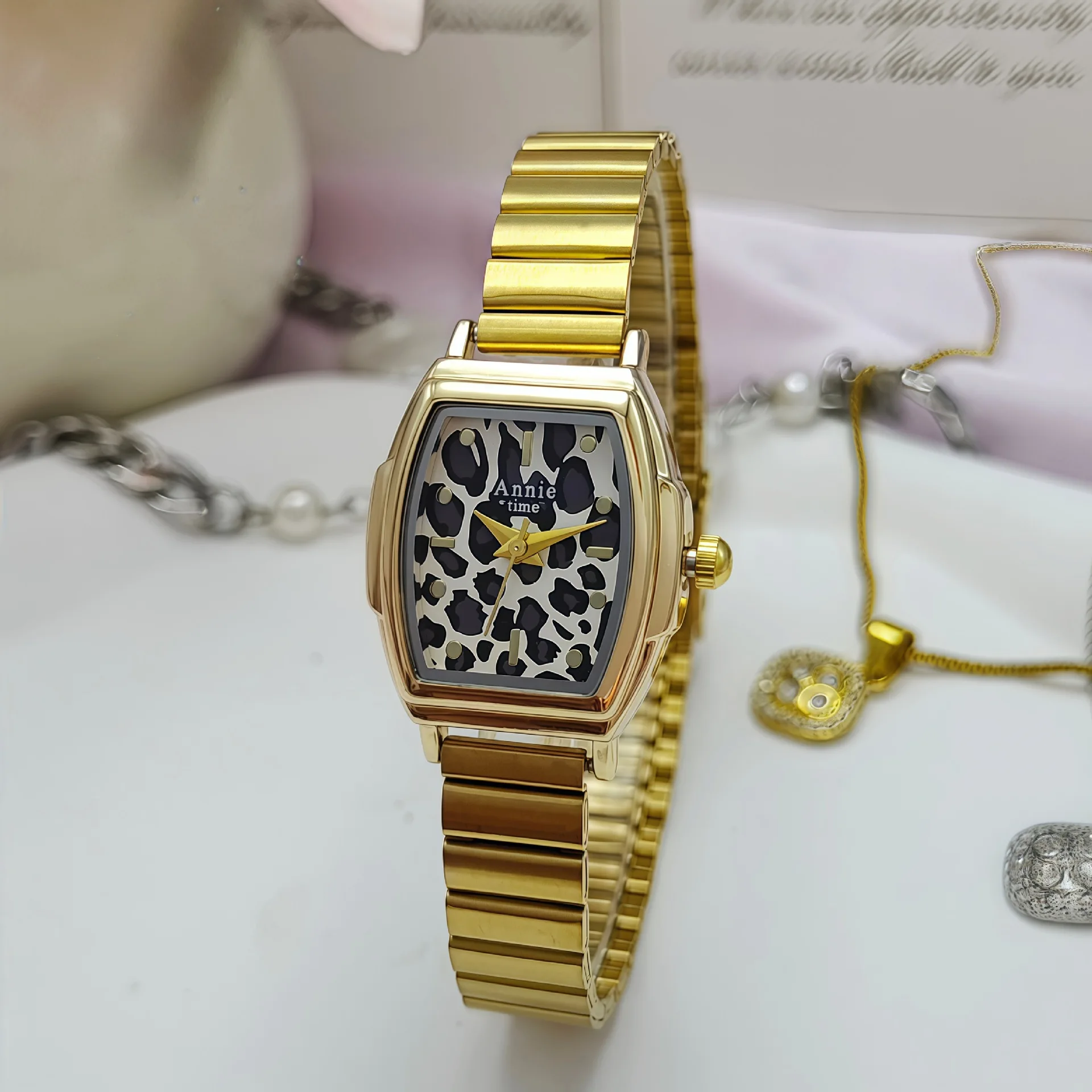 

Новые стильные женские часы с леопардовым принтом в стиле ретро, прямоугольные высококачественные женские кварцевые часы, подарочные серебряные и золотые часы Relógio Feminino