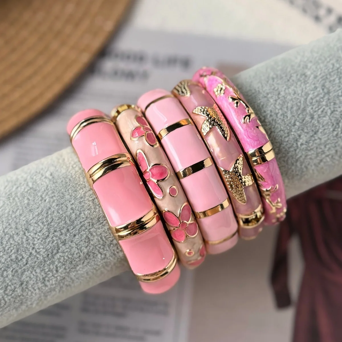 Vintage Pink-Serie Emaille-Manschettenarmbänder für Damen und Herren, Modisches Weichrosa Block-Muster mit Gedrehten Blättern, Blumen und Sternen, Armreif-Schmuck – Detail 30