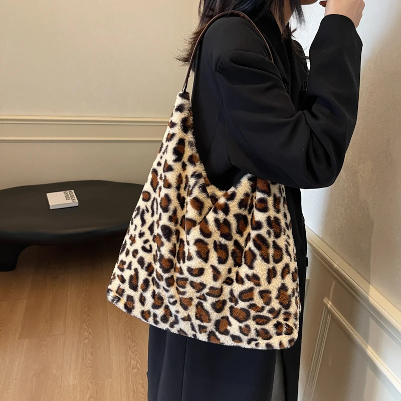 Autumn Winter Plush Leopard Hobo Shoulder Bag Trendy Carrying Bag Large Capacity Vintage Tote Handbag Fluffy Chic Top Handle Bag