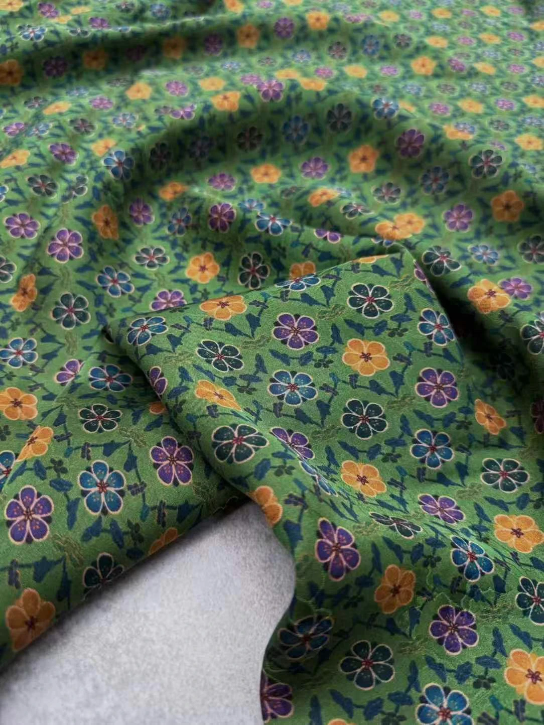 

25mm Green Floral 100% Dress Shirt Mulberry Silk Clothing Fabric