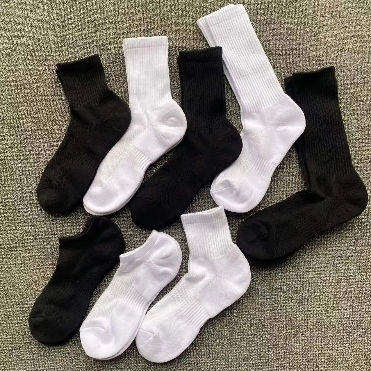 meias-esportivas-casuais-masculinas-de-cano-medio-alto-respiraveis-confortaveis-com-sola-acolchoada-cor-solida-versateis