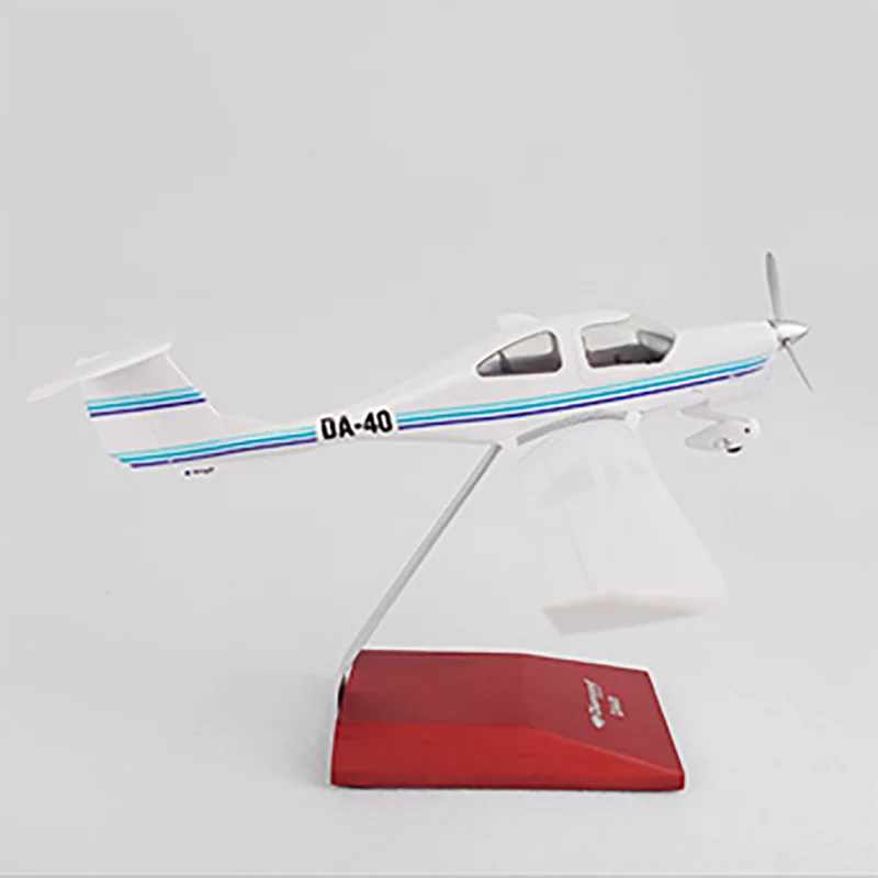 Scale 1/32 Diamond DA40 Evergreen Trainer Miniature Diecast ABS Engineering Eco-friendly Plastic Aircraft Model Gift Toy For Boy