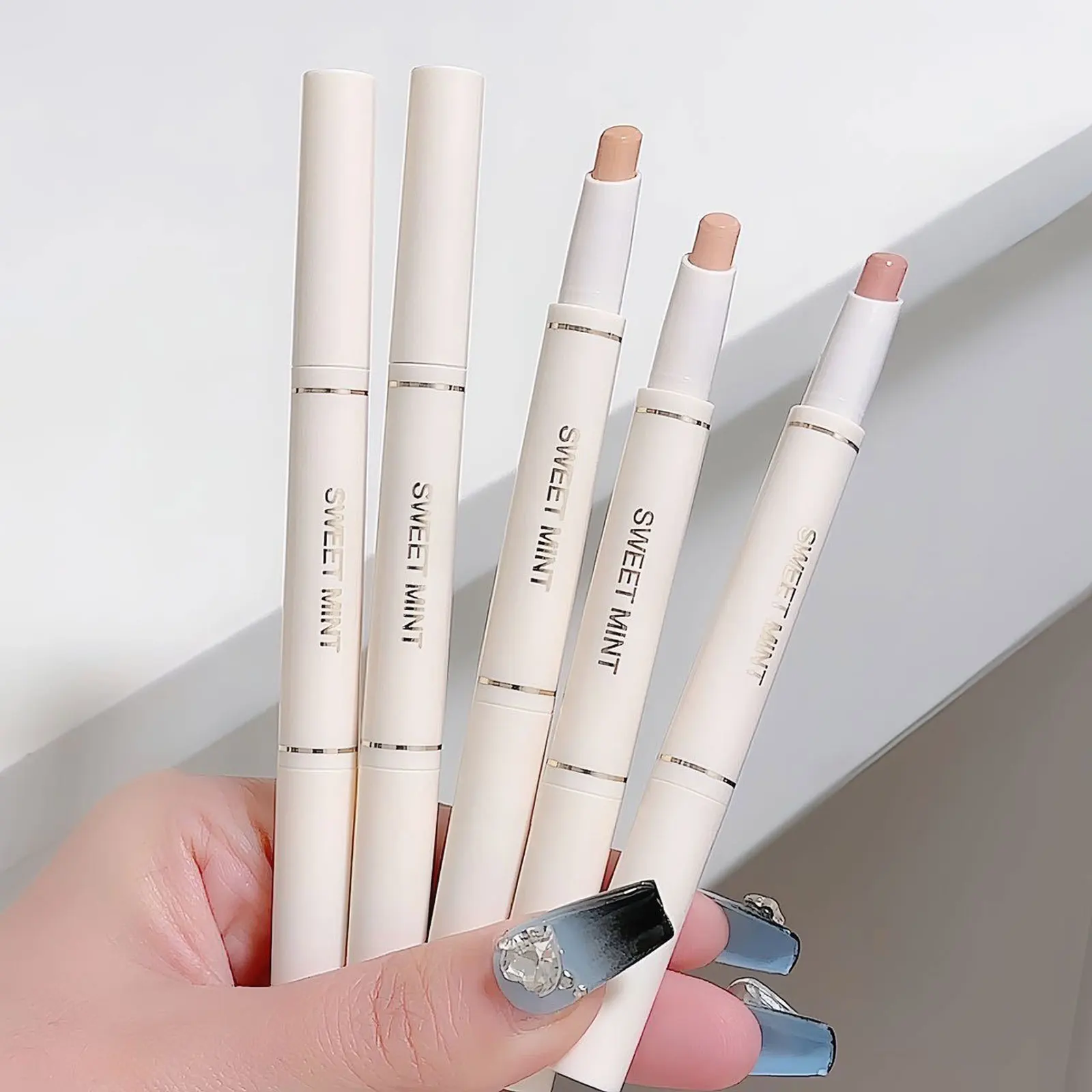 

Double-head Concealer Silkworm Lying Pen Brightening Tear Groove Conceal Acne Spot Blemish Face Makeup Base Foundation Cream