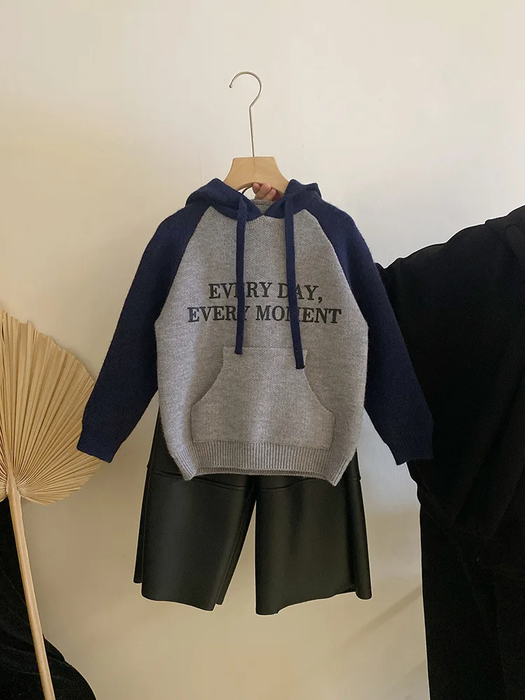 

Girls' Color-Block Hooded Letter Knit Sweater Autumn Winter New Fleece-Lined Warm Leather Pants Stylish Set