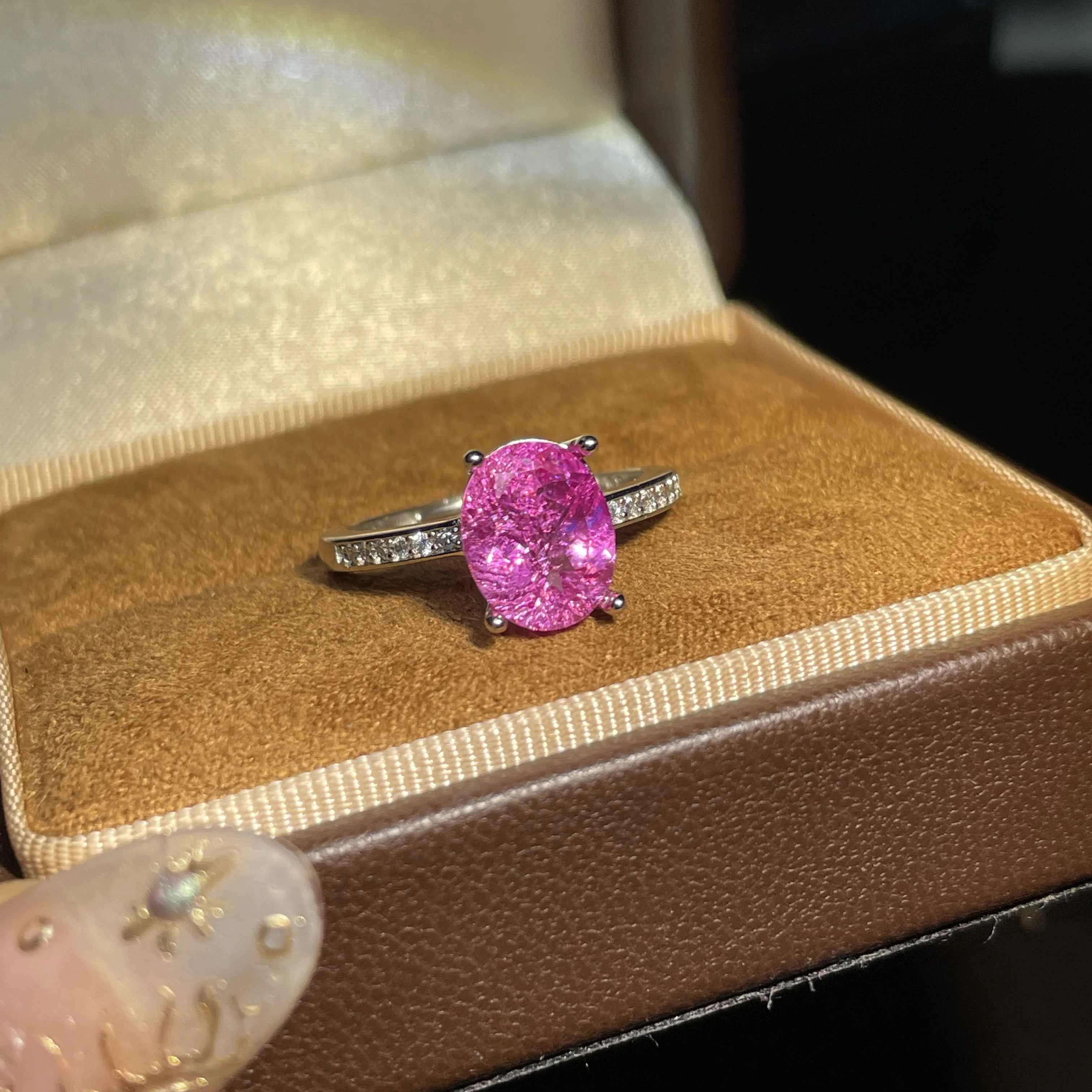 6Ct small-grain sapphire ring with row of diamonds. Simple and elegant design. Ideal gift for daily commuters. 8*10mm 2