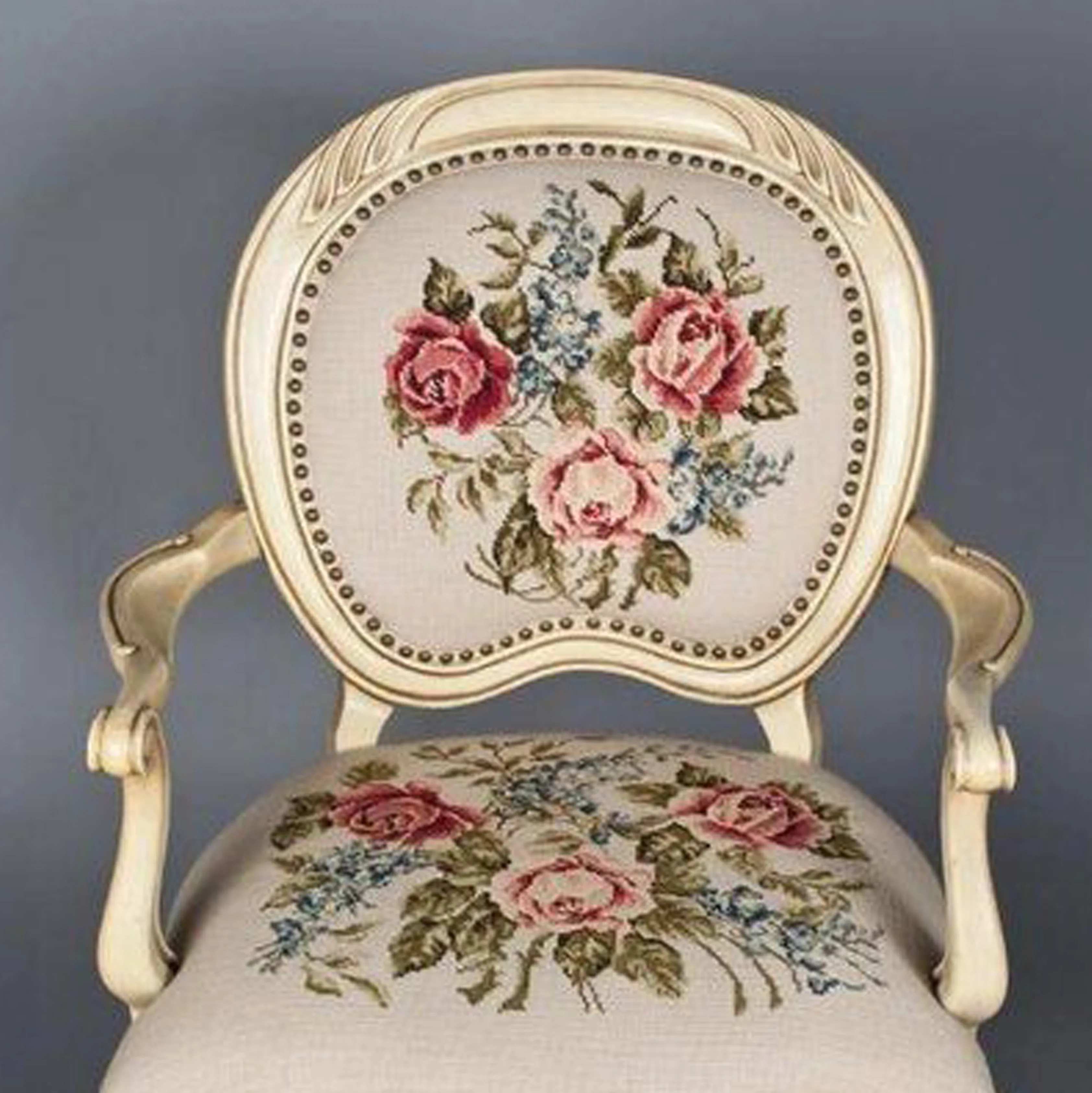 Luxury Upholstered Vintage Arm Chair Solid Wood Carved By Hands Sofa Chair French Style Hotel Chair