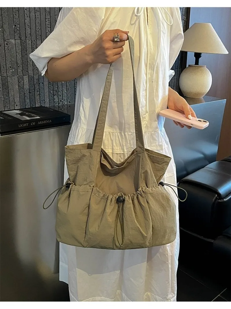 CEEKAY Solid Wrinkle Tragetasche mit Kordelzug, seitlicher elastischer Verschluss, breiter Stoffriemen, für Damen, Alltag, Schule, große lässige Schultertasche – Detail 14