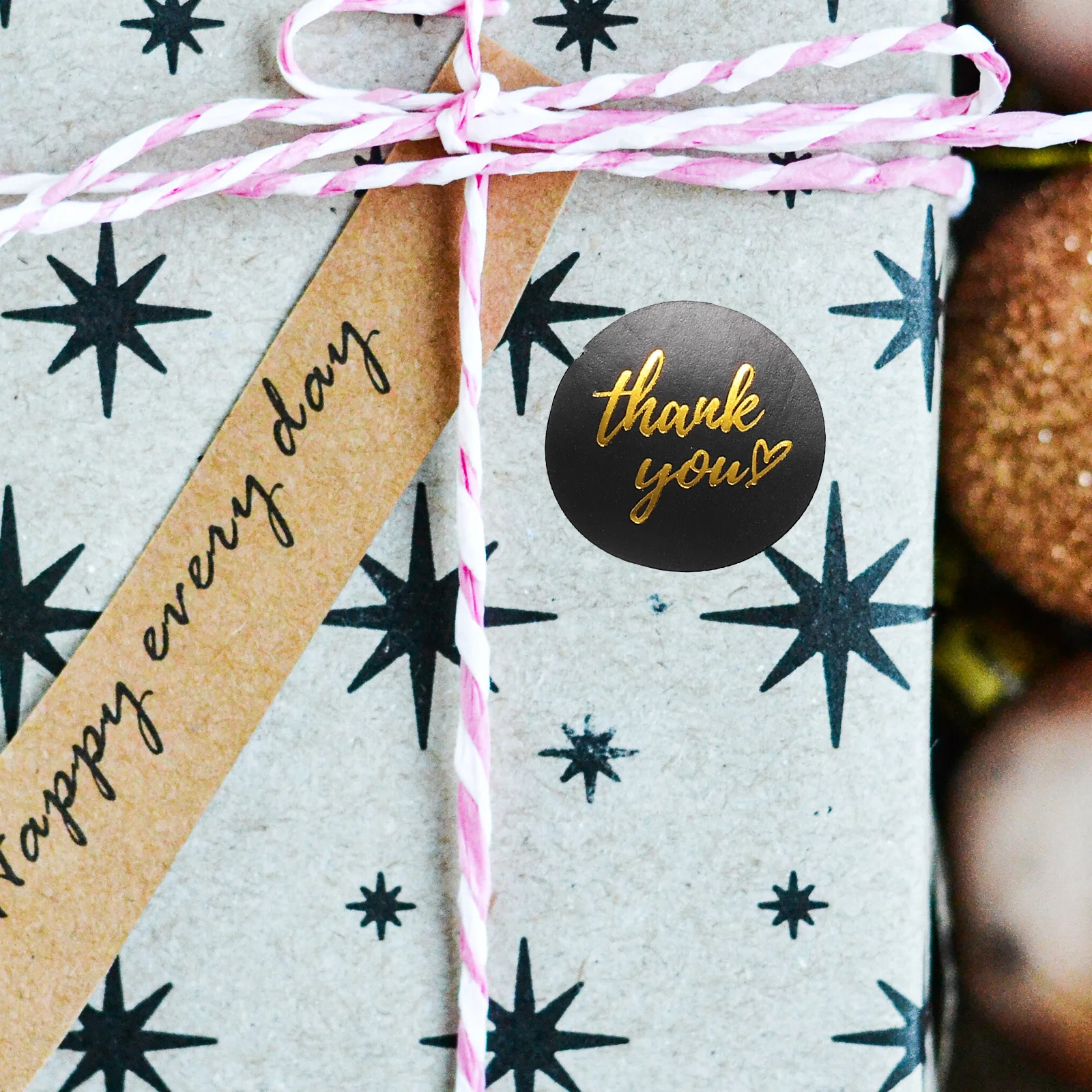 1 لفة ملصقات شكرًا لك، ملصقات ختم زخرفية ذاتية اللصق لتغليف الهدايا وأكياس حلوى الخبز والكعك