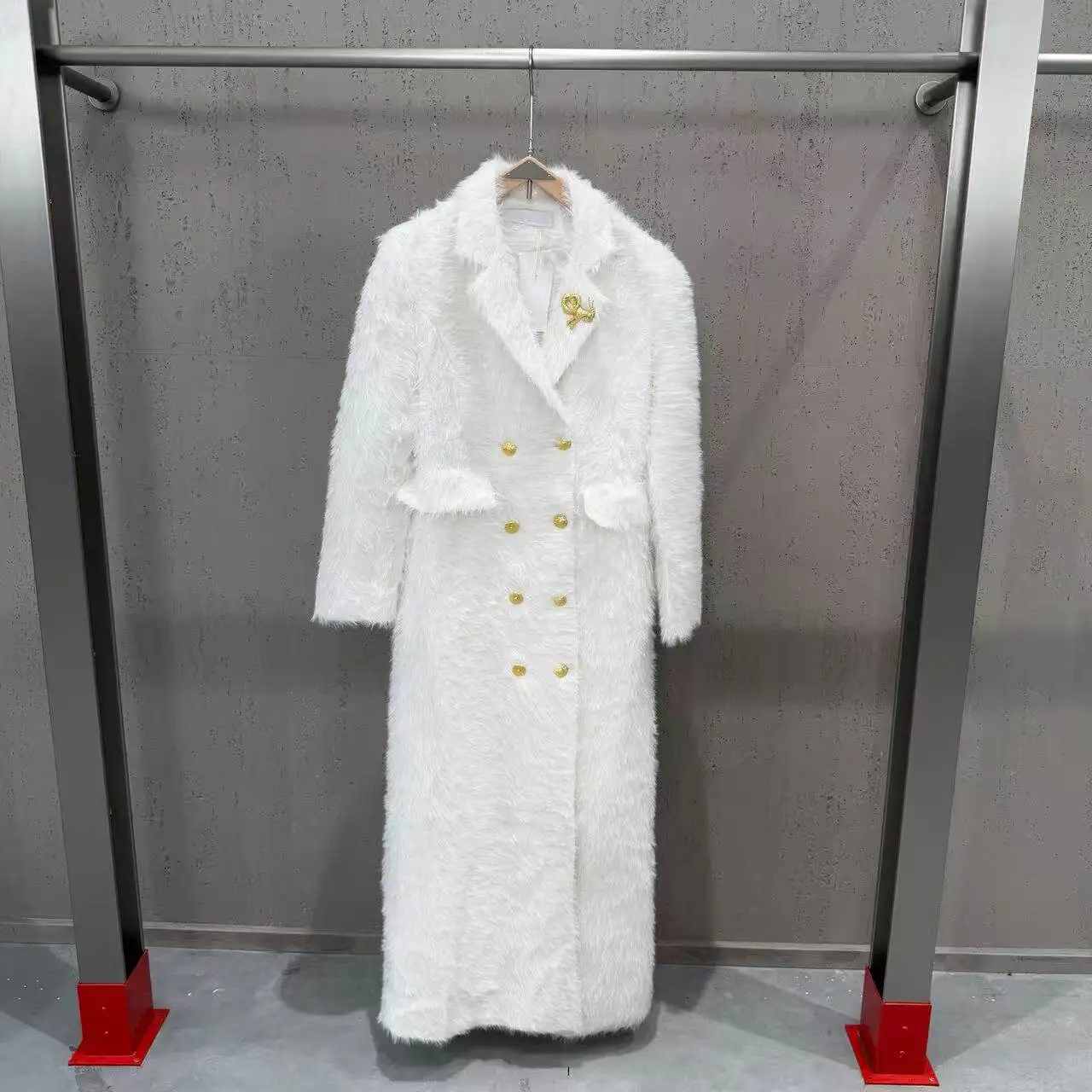 High Street Coats Women's Autumn and Winter Ins Collar Long Sleeved Double Breasted Metal Pin Decoration Plush Coat