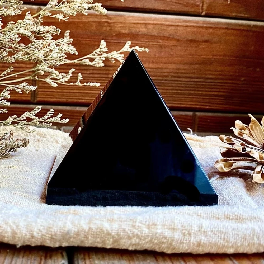 

Natural Obsidian Pyramid Healing Crystal Lustrous Surface Reiki Energy Charged Quartz Living Room Home Decoration