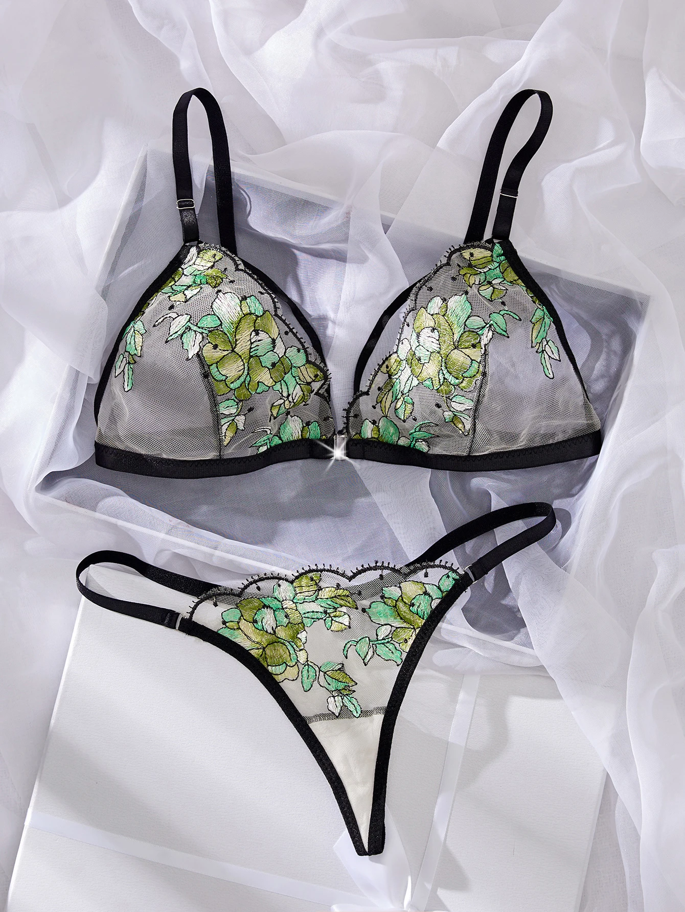 2024 ingerie Set Sexy Floral Embroidery Underwear Transparent front clasp bra Skin Care Kits Delicate Fairy Set Woman bralette