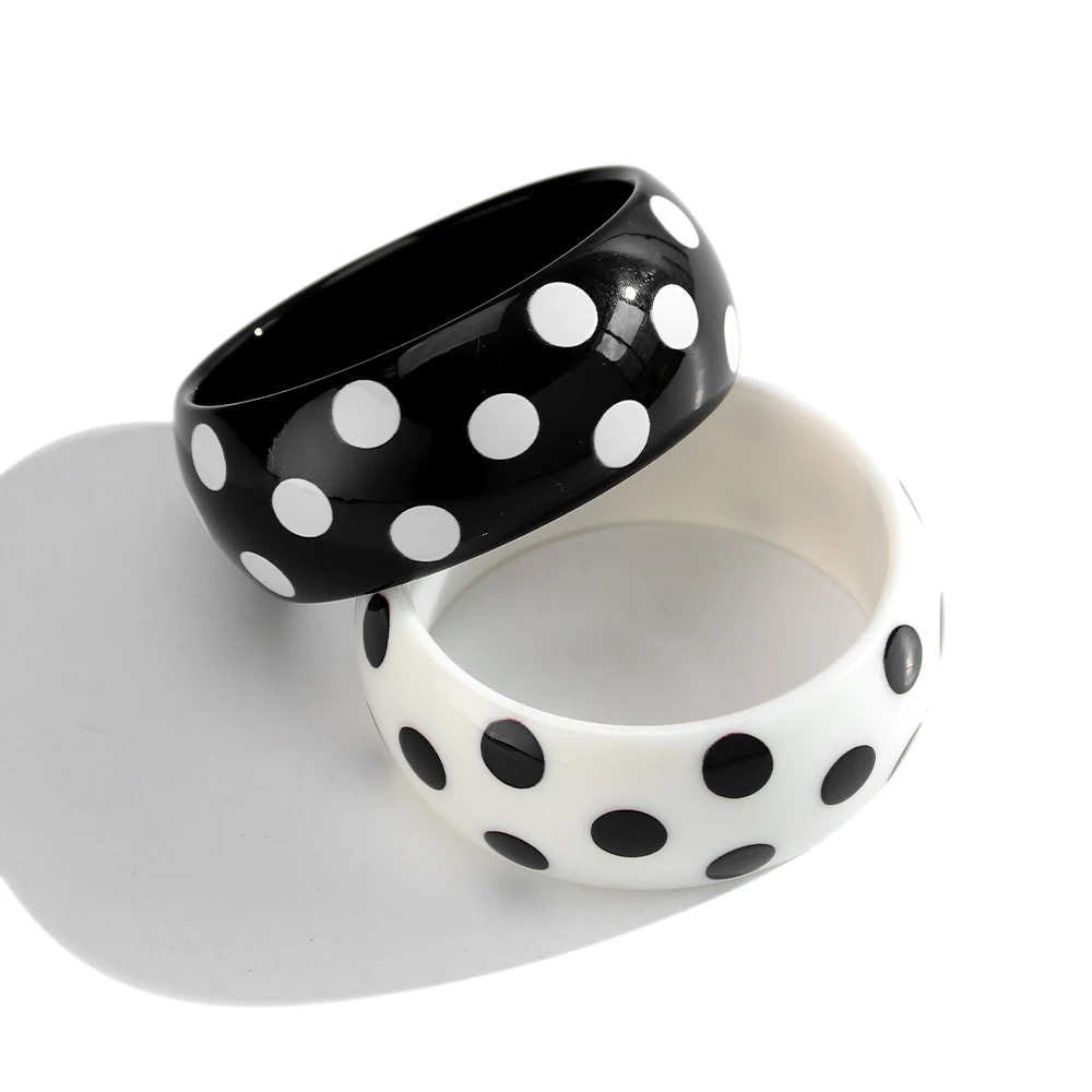 Retro Schwarz-Weißer Acryl-Armreif für Damen, Modischer Harz-Armreif mit Polka-Dot-Druck, Stapelbare Breite Armbänder, Statement-Schmuck Geschenk – Detail 2