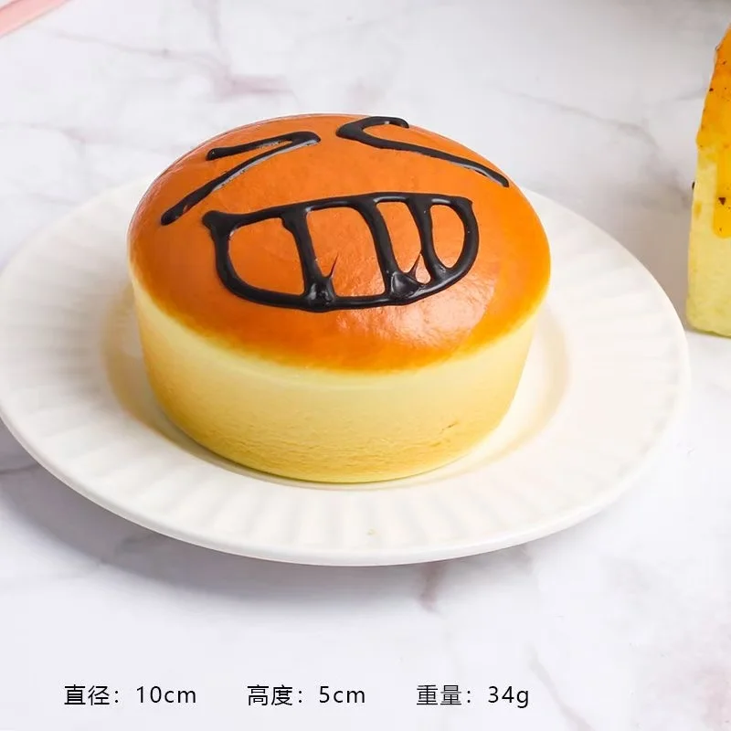 قطعة واحدة من تشعر الخبز المحاكاة فائقة النعومة، وترتداد ببطء ويقرص كعكة العسل المتشققة.