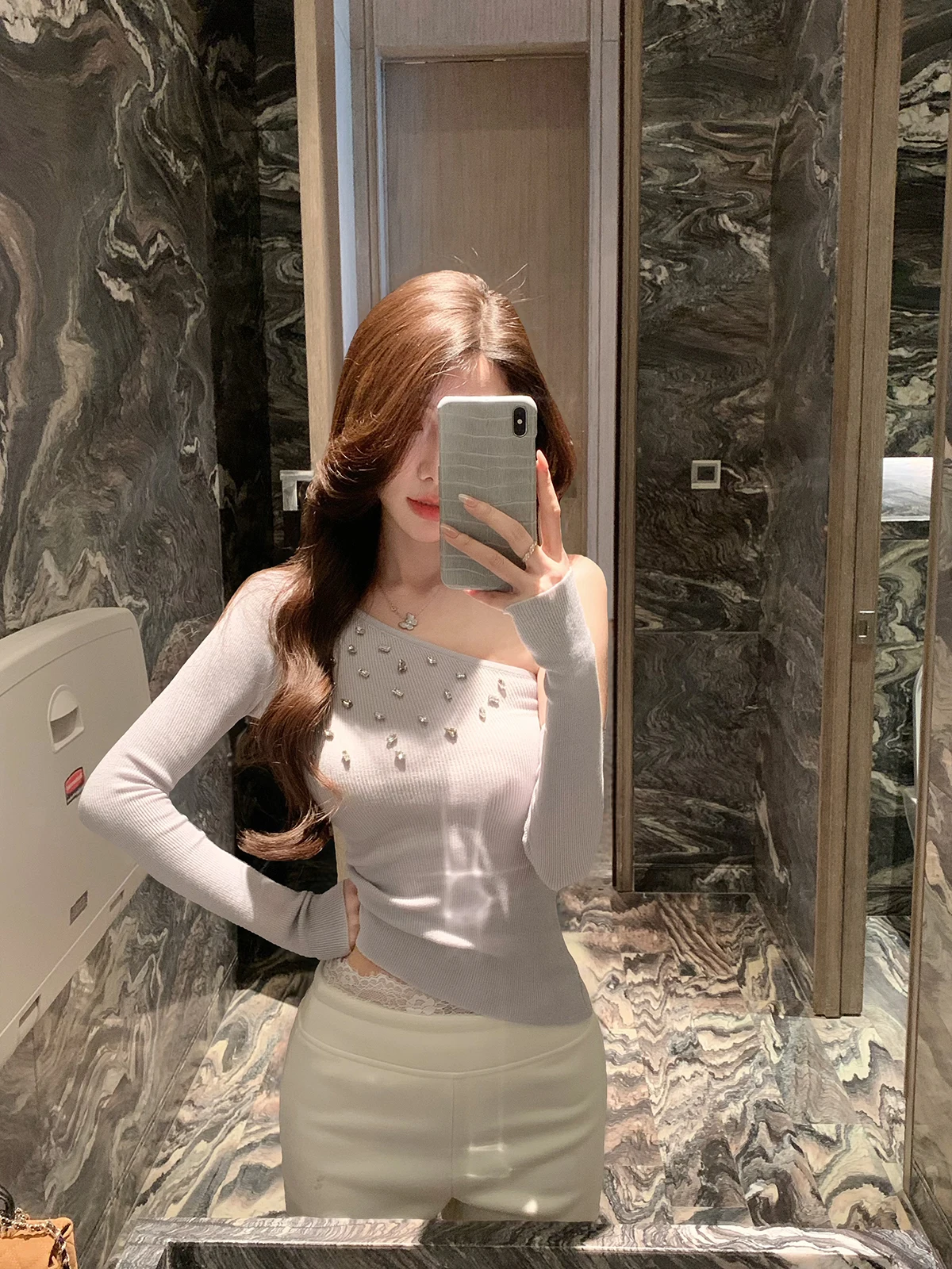 

JustQin Sparkling Star River 2025 Осенне-зимний новый свитер с ромбовидным узором и вставками из страз, вязаный, женский топ