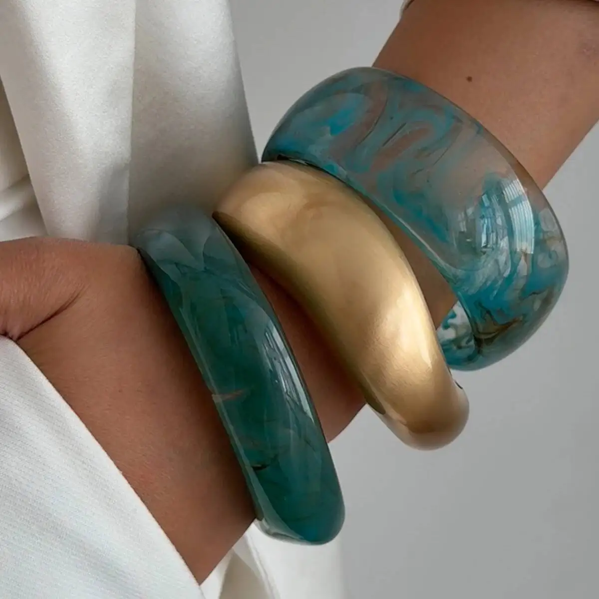 

SHIXIN 3 Styles Bohemian Blue Resin Acrylic Wide Bracelet for Women Trendy Geometry Round Chunky Bangle Bracelet on Hand Jewelry