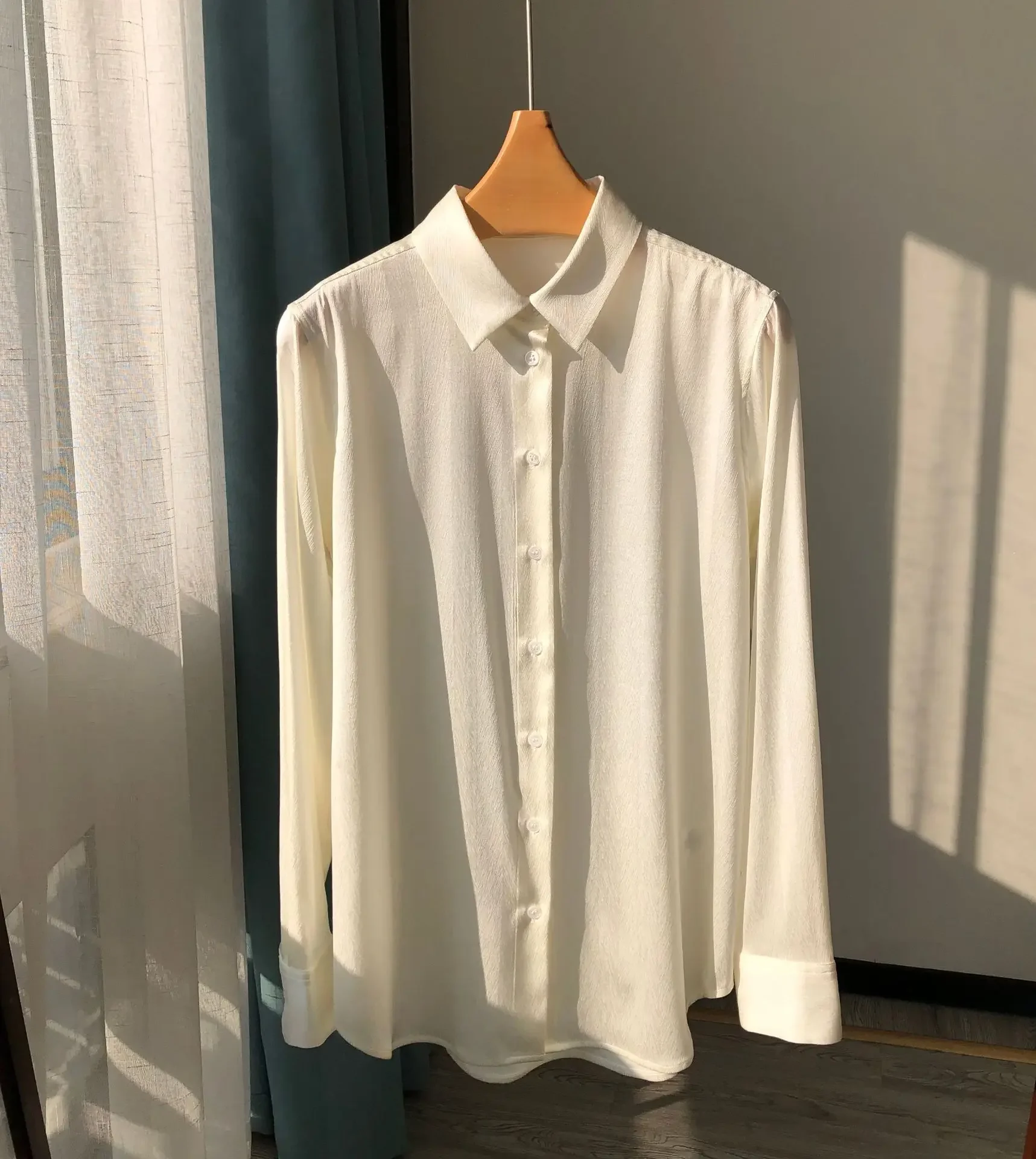 Swan Jacquard Shirt Designer Women's Office Button-Up Top to 100% Silk Blouse Long Sleeve Shirts with Delicate Feather Pattern