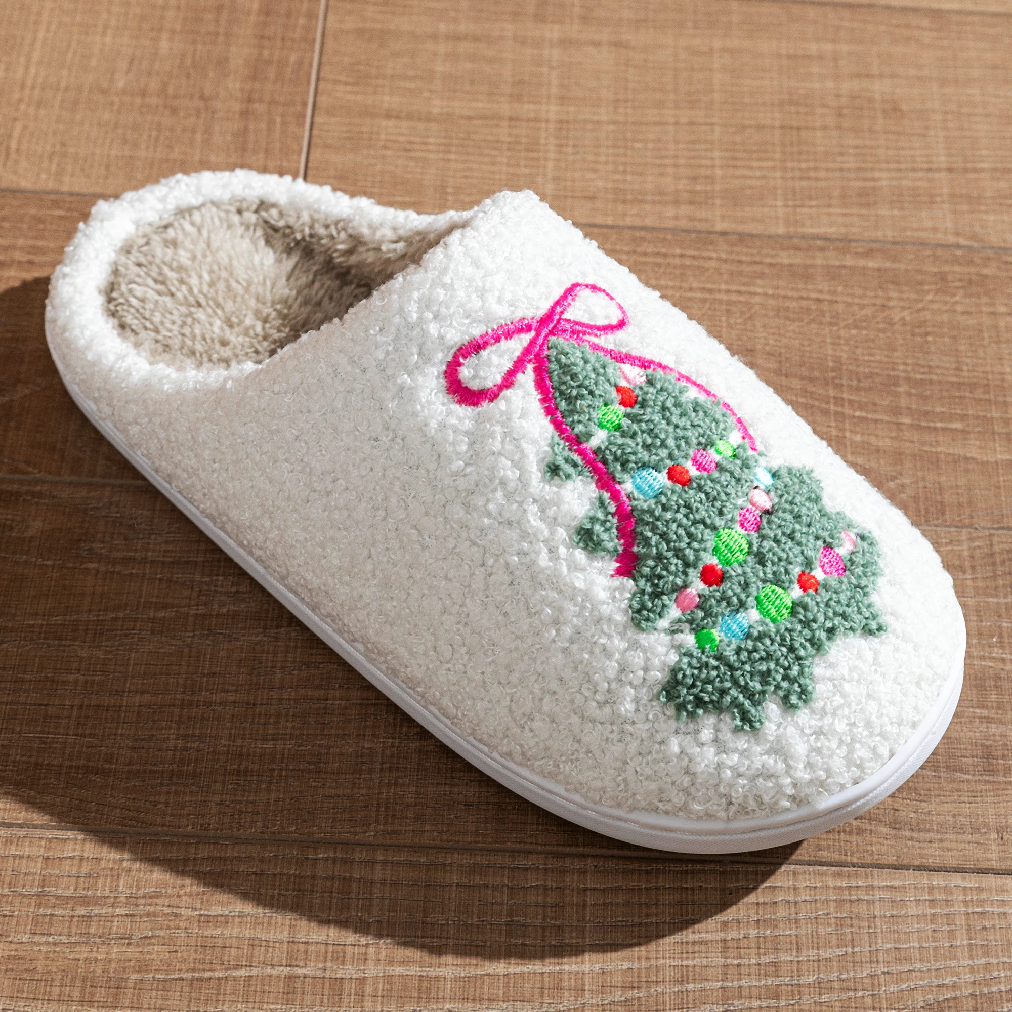 Weihnachts-Hausschuhe für Damen, flauschig, geschlossene Zehenpartie, niedlich bestickt mit Weihnachtsbaum-Motiv, Plüsch, rutschfest, für Paare, für den Innenbereich, für Feiertage und zu Hause – Detail 6