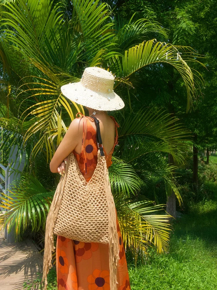 

UGALS Retro Beach Vacation Fringed Handbag Hollow out Handwoven Tote Bag for Commuting And Casual Use in Spring