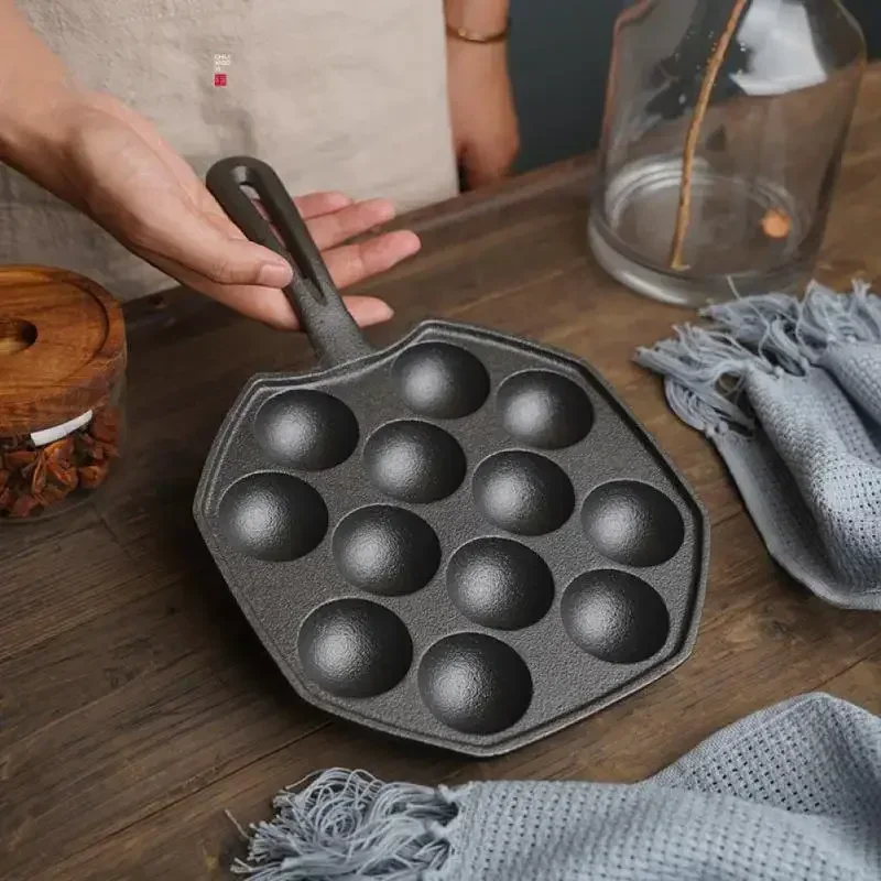 12 Hole Takoyaki Pan Wooden Handle Octopus Balls Fry Pan Cast Iron Mold Household Non-Stick Frying Pan Cookware Cooking Tool