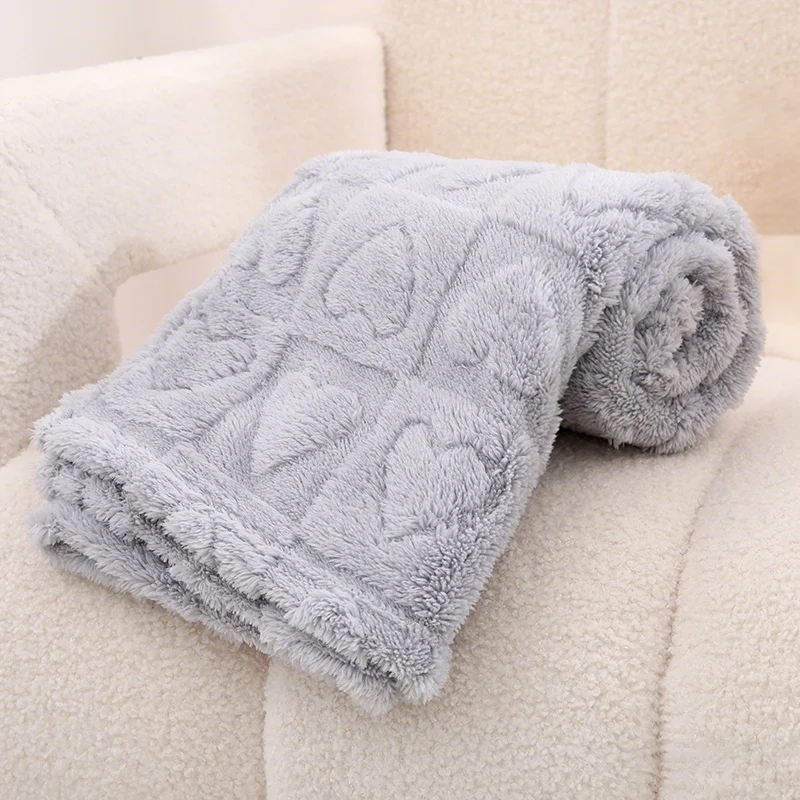 A Multi-Size Baby Blanket with Heart Patterns, Air Conditioning Blanket, Comfortable Plush Knitted Coral Fleece Blanket, Children's Blanket, Soft, Warm, and Thick Blanket Suitable for Sofa and Car Travel - Multi-Functional Comfort Blanket