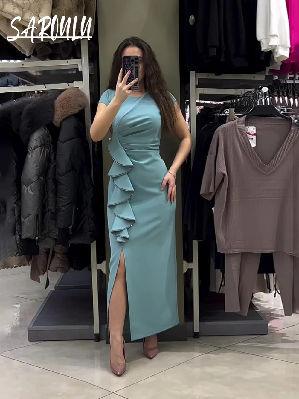 

Ruffled Satin Sexy Graceful Evening Dress Short Sleeves Celebrity Cocktail Gown With Side Slit Modern O Neck Party Women Wear