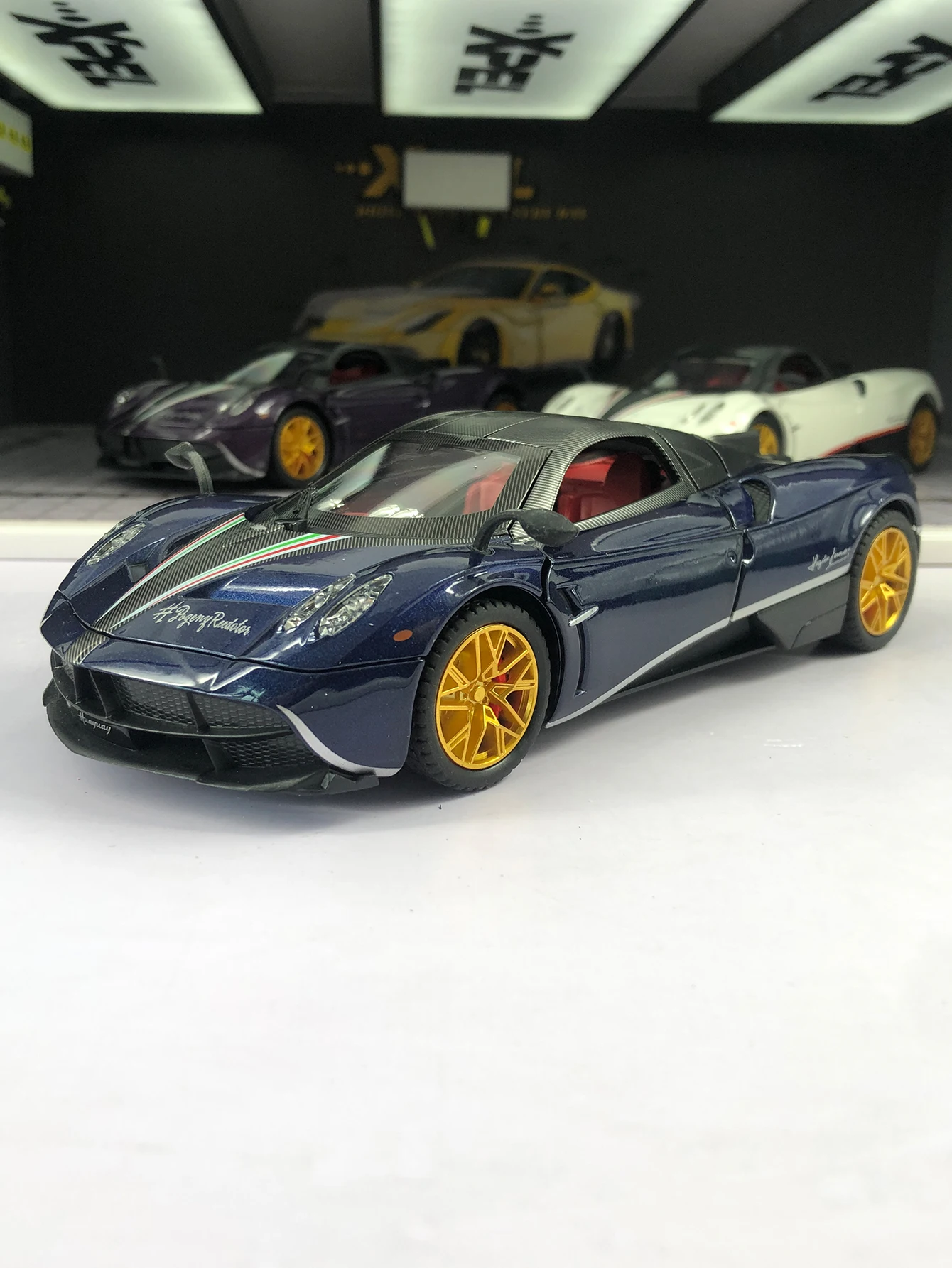 

1:24 имитация модели суперкара из цинкового сплава, статическое украшение, металлический коллекционный подарочный автомобиль