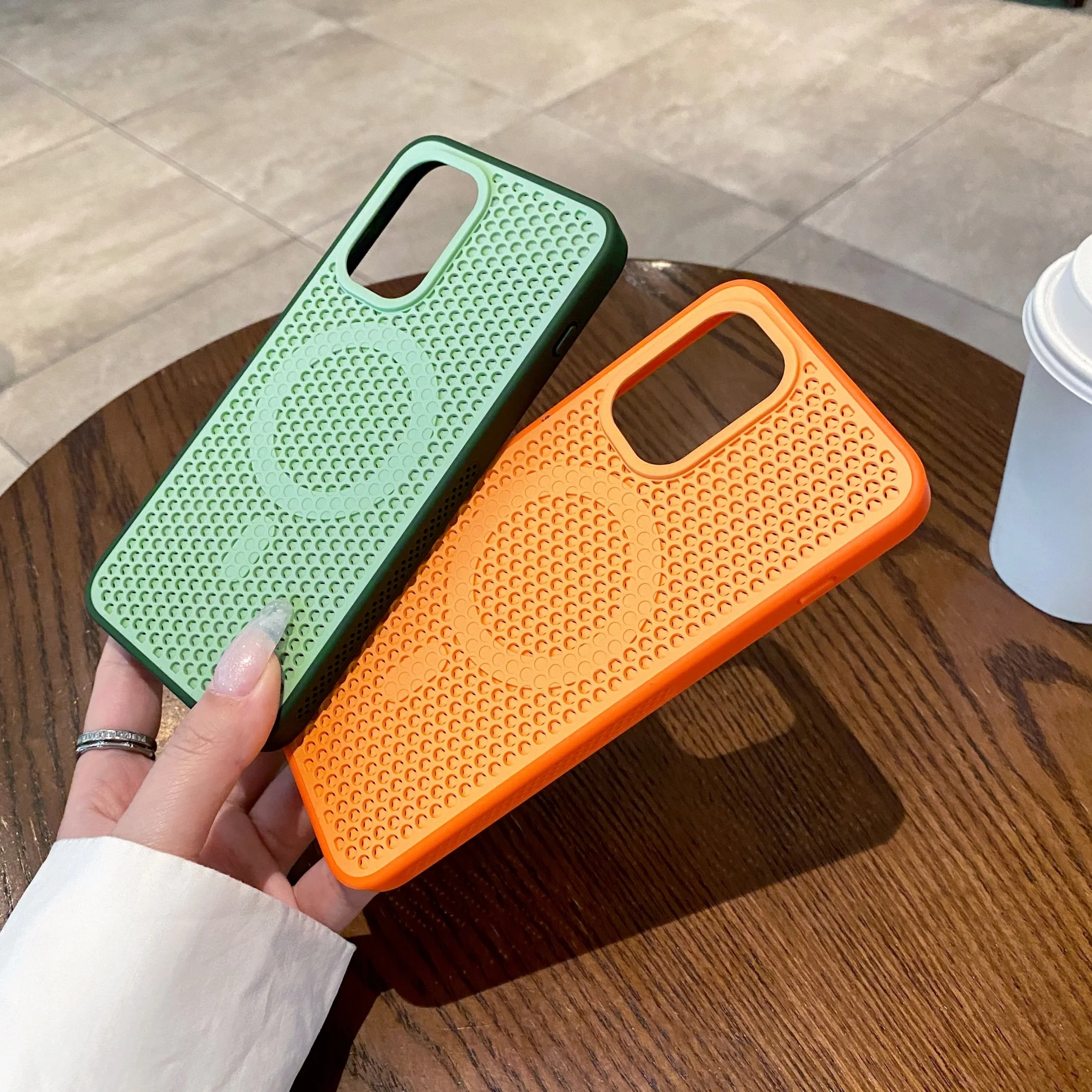 

Case Luxury honeycomb cooling breathable Case For OnePlus Ace6 Ace5Pro OnePlus15 For MagSafe Wireless Charge Shockproof Cover