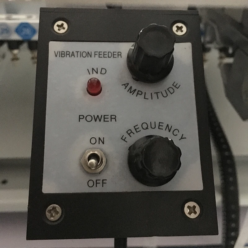 الجملة عالية الجودة Smt الاهتزاز المغذية SMT قطع غيار الماكينات الهوائية المغذية الكهربائية لآلة juki Smt