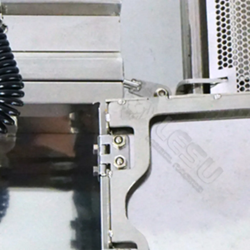 

LESU Metal Double Exhaust Chimney Toolbox With Lamp Line For Tamiyay 1/14 RC Tractor Dumper Truck Radio Control Parts TH18390