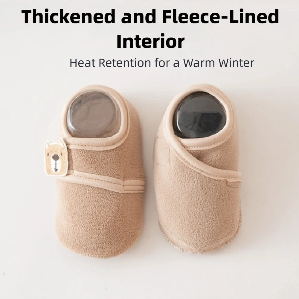 زوج من جوارب الأطفال الدافئة اللطيفة المضادة للانزلاق، جوارب أرضية ناعمة سميكة، أحذية أرضية كرتونية للموسم البارد