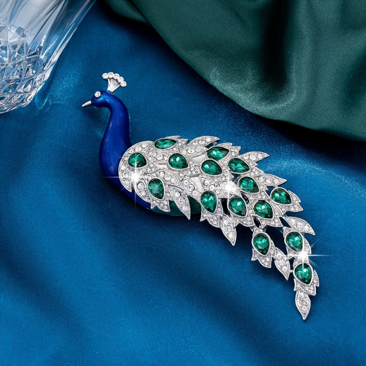 

Original Design By A Genius European and American Fashion Diamond-filled Franc Peacock Brooch