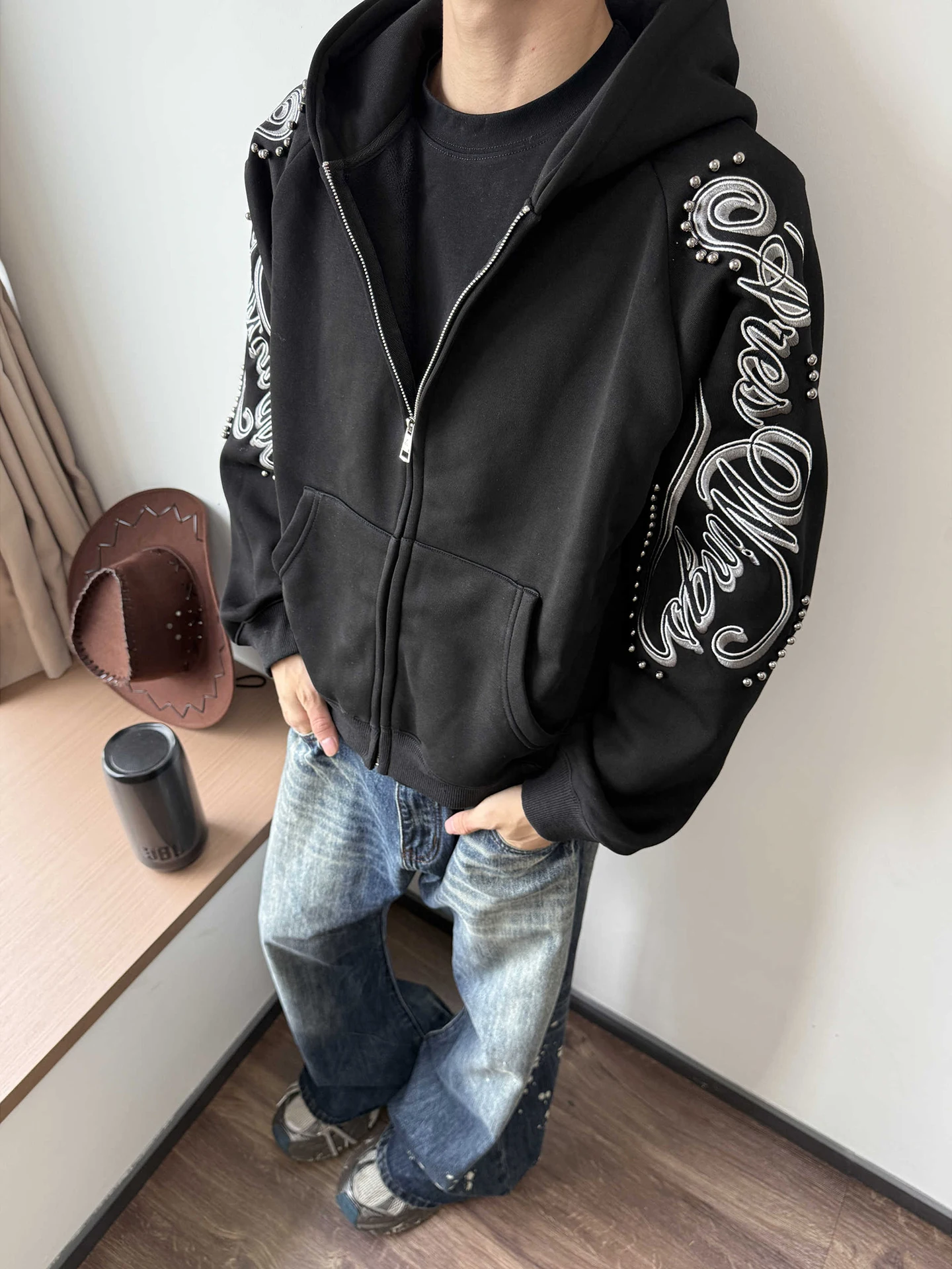 

Американская уличная толстовка свободного кроя с вышивкой и заклепками, осенне-зимняя, молодежная верхняя одежда с капюшоном