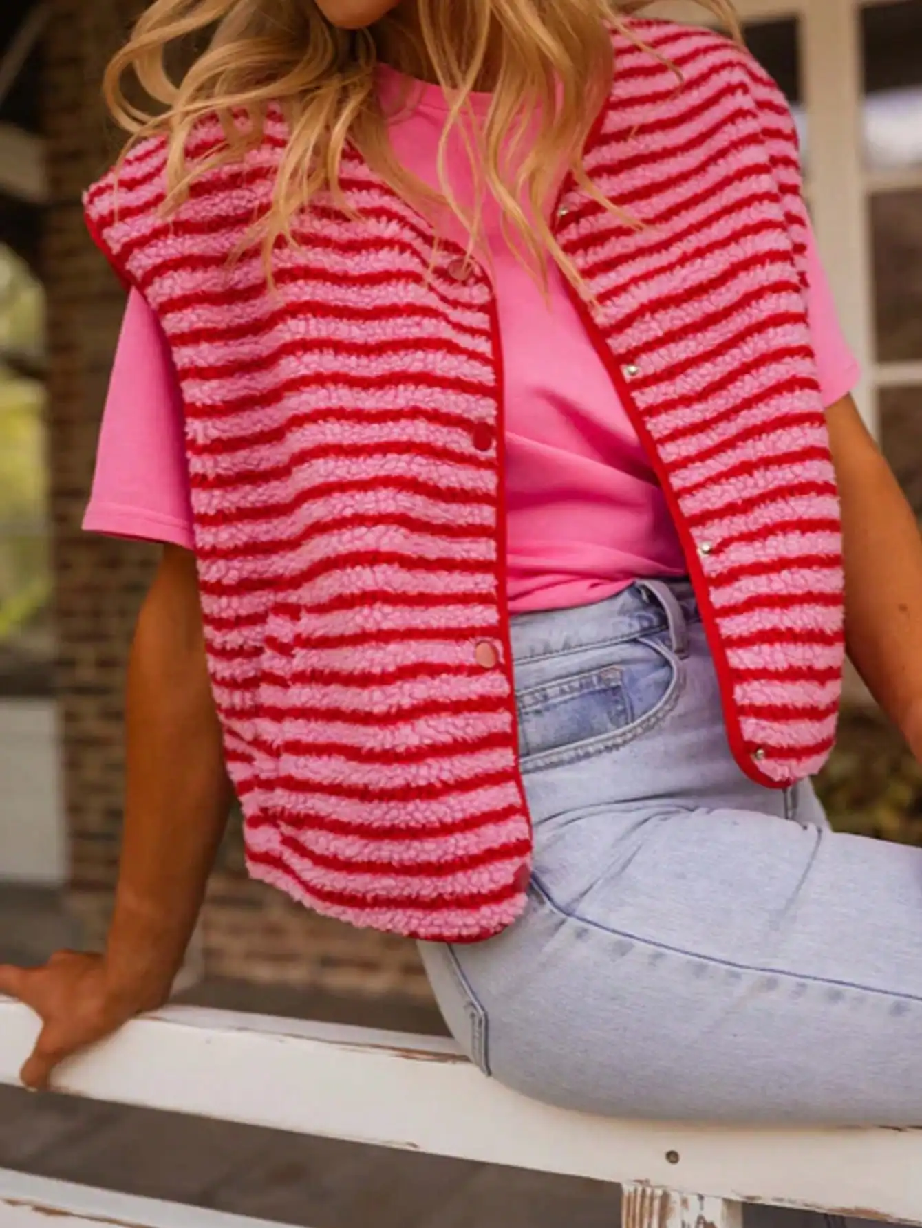 

Женская флисовая жилетка в розово-красную полоску, уютная повседневная верхняя одежда на пуговицах