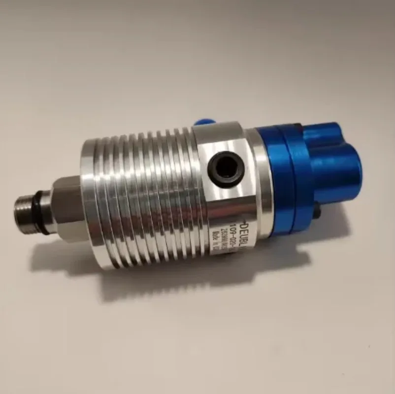 High-speed rotating joint for water outlet of machine processing center